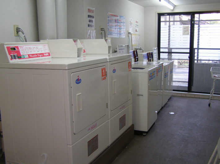 Washing machine and dryer in a common space 