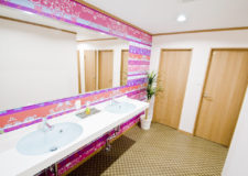 Women's shower rooms !