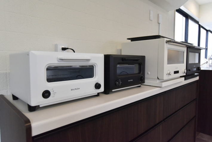 We offer microwave ovens that are simple and beautiful.