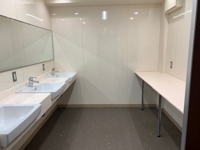 Clean washroom space!